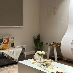 شقة بموقع مميز قريبة من الحرم في قلب المدينة وبجانبها جميع الخدمات, المدينة المنورة